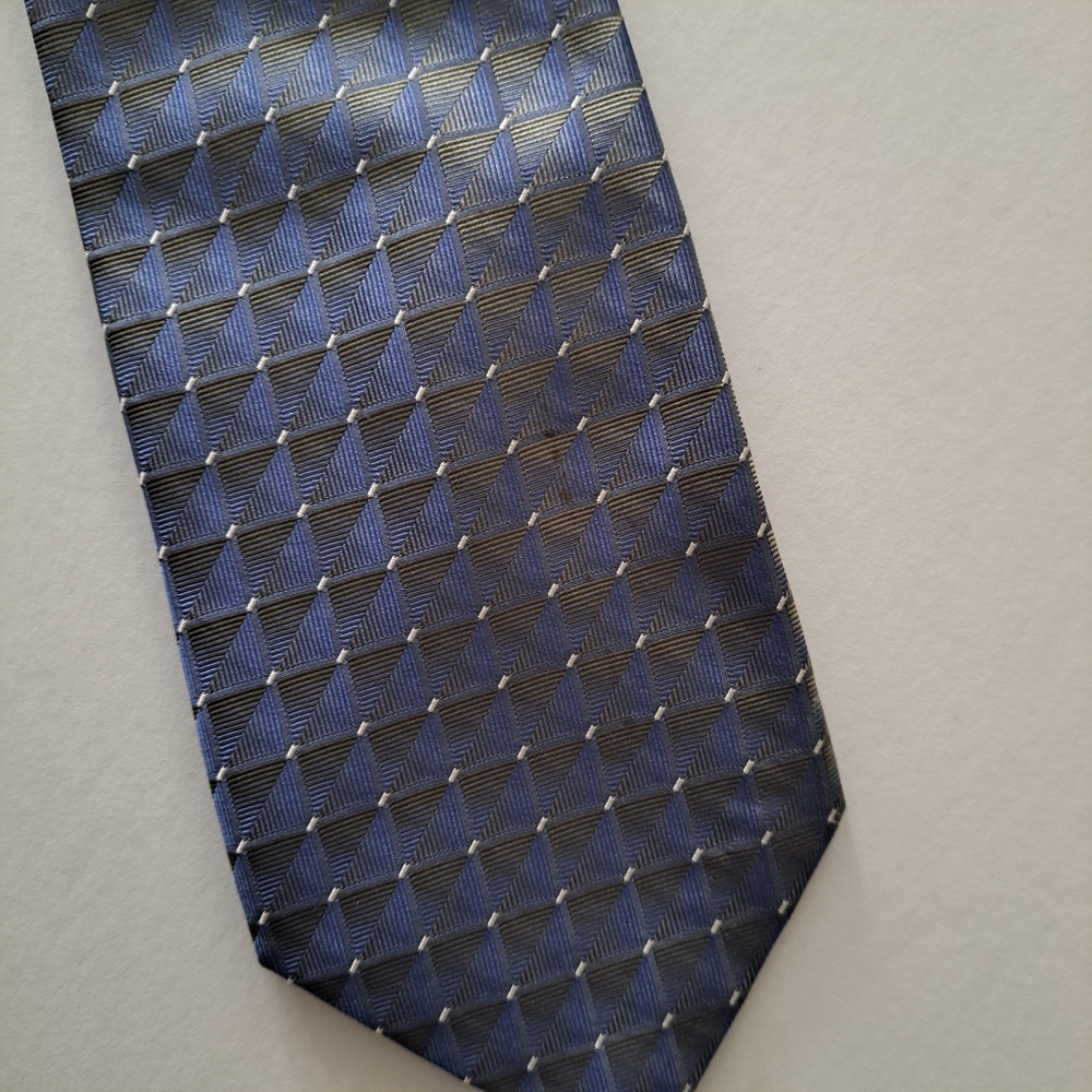 Crazy Horse "A Claiborne Co." Blue Silver 100% Silk Men’s Tie 59"